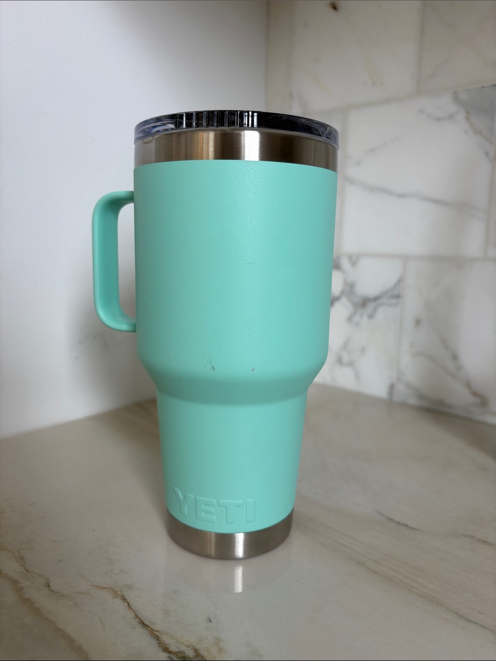 YETI | 30 OZ RAMBLER TRAVEL MUG - Picture 2 of 4